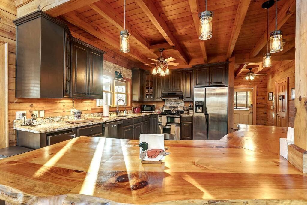 Blue Ridge Bliss- Spacious Cabin, Pets, Hot Tub! Εξωτερικό φωτογραφία