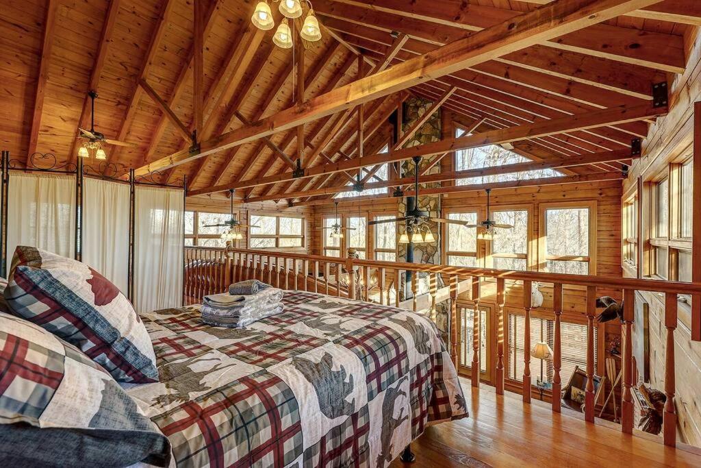 Blue Ridge Bliss- Spacious Cabin, Pets, Hot Tub! Εξωτερικό φωτογραφία
