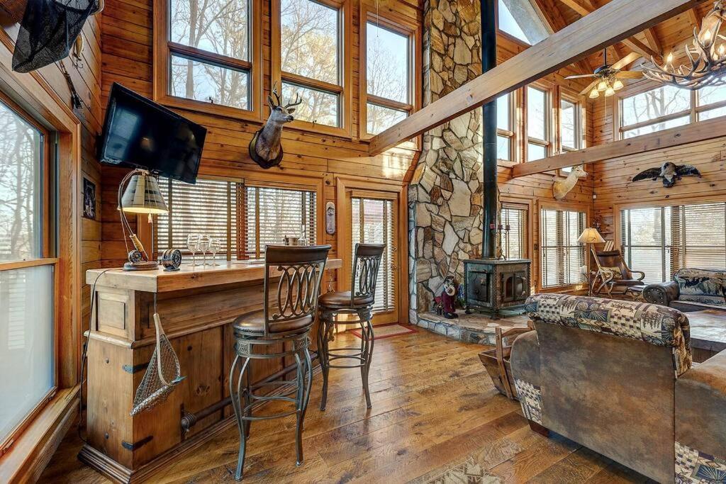 Blue Ridge Bliss- Spacious Cabin, Pets, Hot Tub! Εξωτερικό φωτογραφία